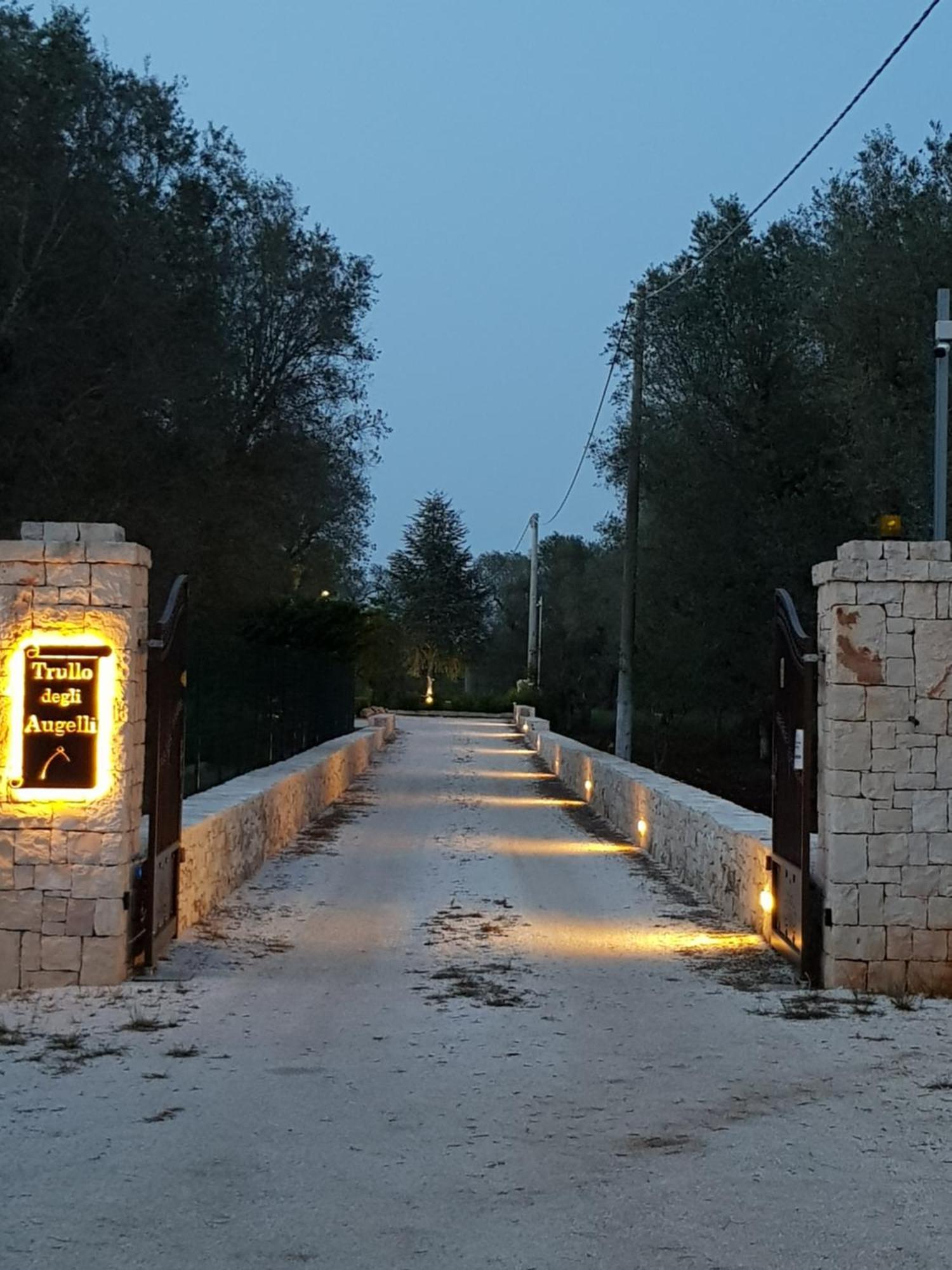 Gasthaus Trullo Degli Augelli San Michele Salentino Exterior foto