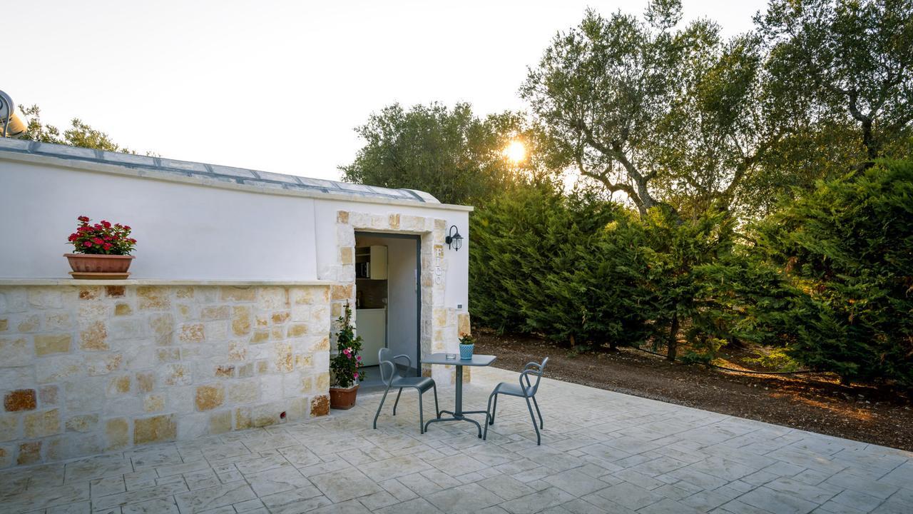 Gasthaus Trullo Degli Augelli San Michele Salentino Exterior foto